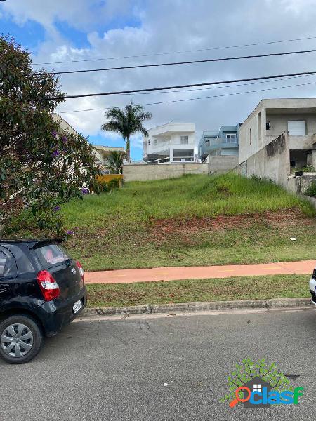Excelente terreno localizado no Condomínio Reserva Santa