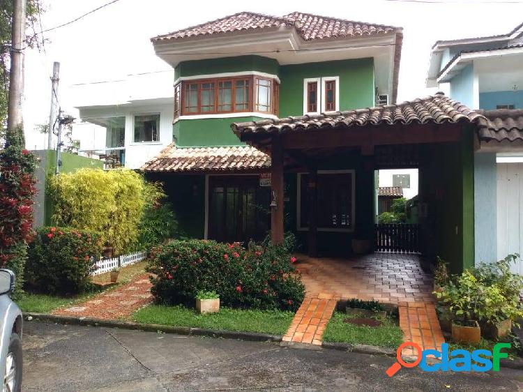 Excelente triplex em Vargem Grande