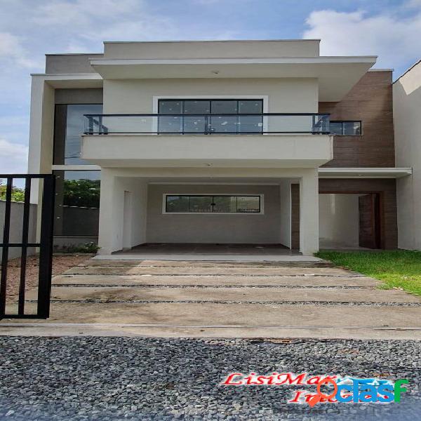 Sobrado á Venda com Piscina no Balneário Cambiju.