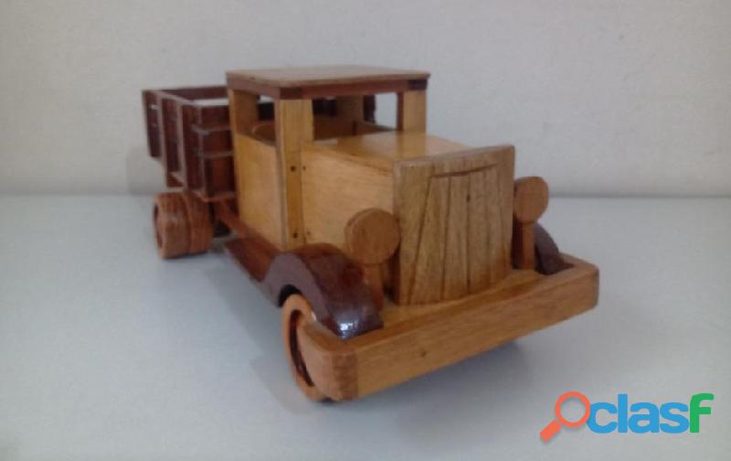 Enfeite de Caminhão Antigo (em madeira)