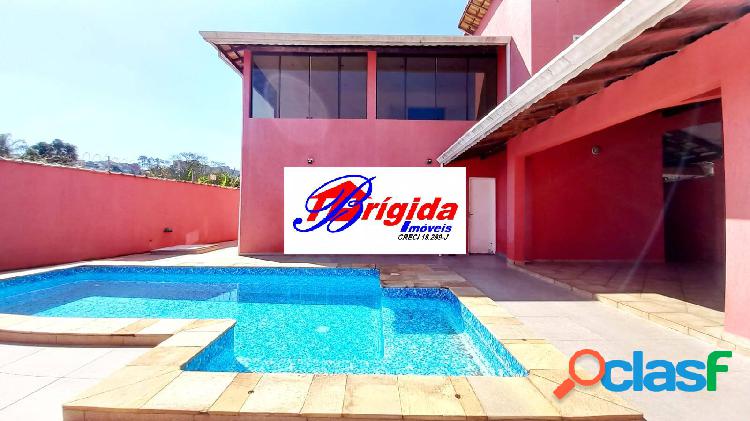 Excelente casa com 4 dor, moderna e arejada, Cond. Parque