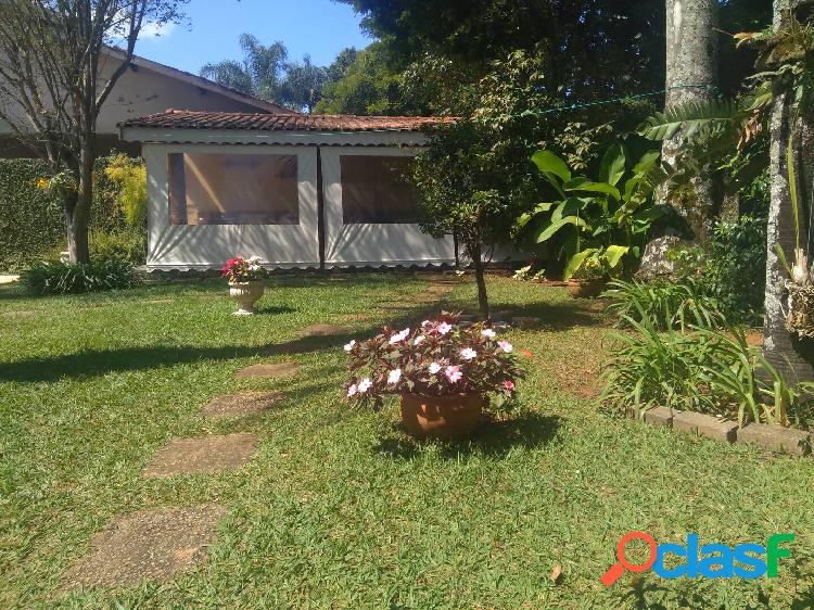 LINDA CASA TÉRREA EM PIRACAIA, BAIRRO NOBRE, (JARDIM SANTOS