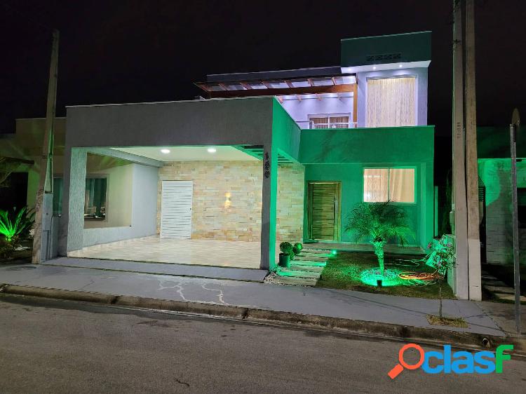 Linda Casa a venda em Condominio Fechado