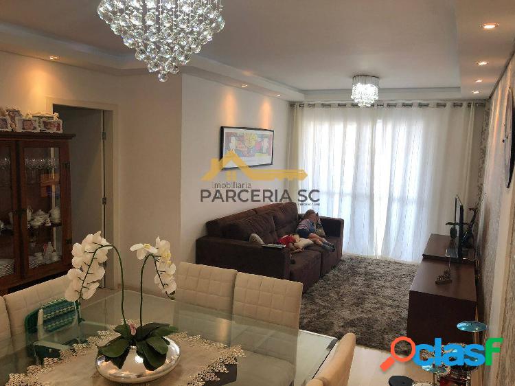 Apartamento à Venda com 03 dormitórios, sendo 01 suíte no