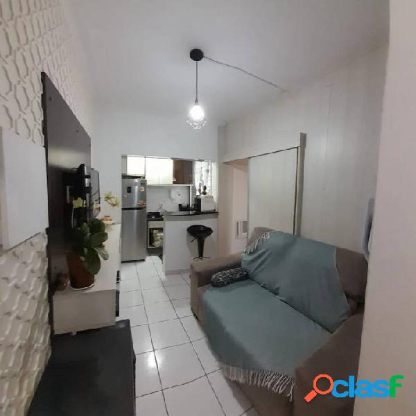 Apartamento sala living reformado à 1 quadra da praia,