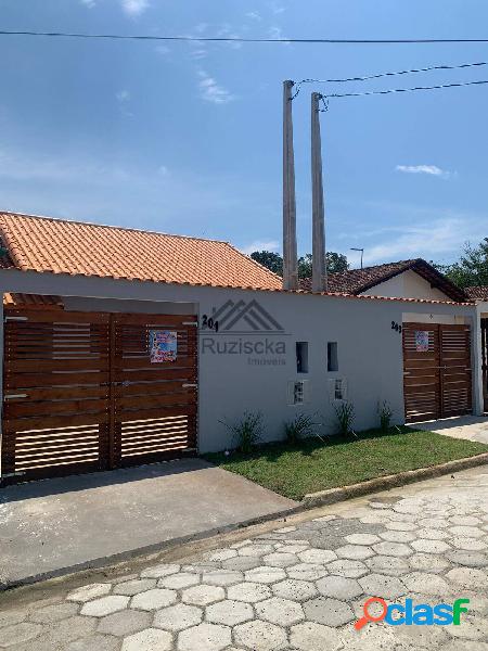 CASA NOVA COM PISCINA NO BAIRRO NOVA ITANHAÉM/SP.