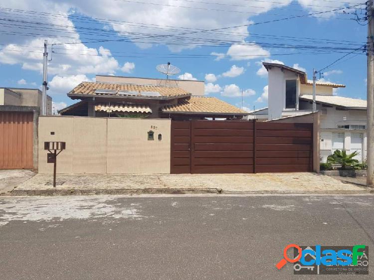 Casa com 3 quartos, 240m², à venda em Poços de Caldas,