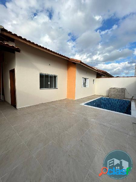 Casa com piscina 2 dormitórios lado praia