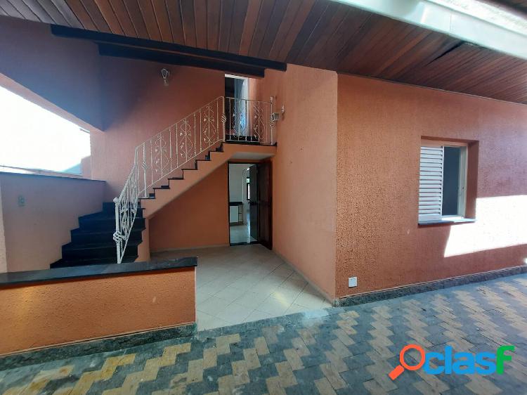 Lindo sobrado em condomínio fechado em excelente