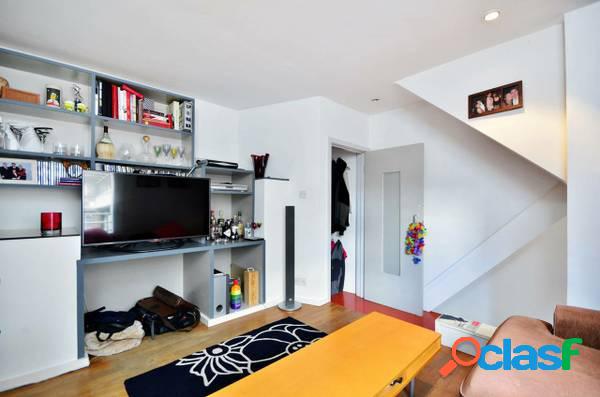 Superb one bedroom flat offers open-plan living space in