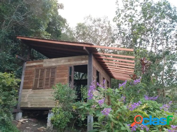 Terreno de 1.360 m2 em Canasvieiras, já com casa