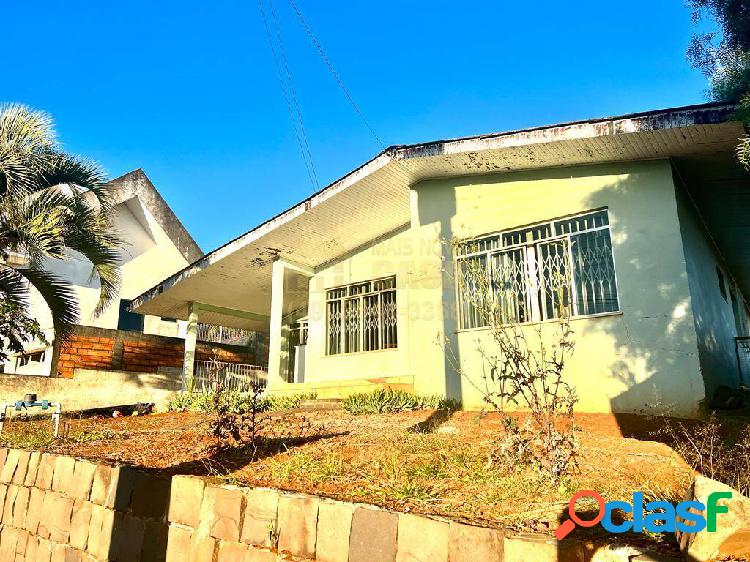 CASA COM ÓTIMA LOCALIZAÇÃO DISPONÍVEL PARA VENDA