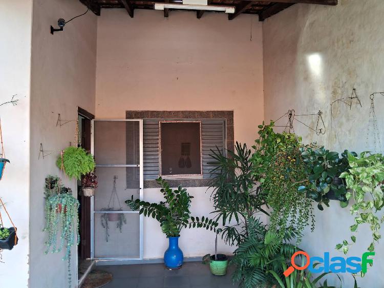 Casa 3 dormitórios sendo 1 suíte, jardim Solange.
