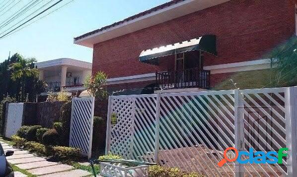 Casa com 3 Quartos e 3 banheiros à Venda, por R$ 590.000,00