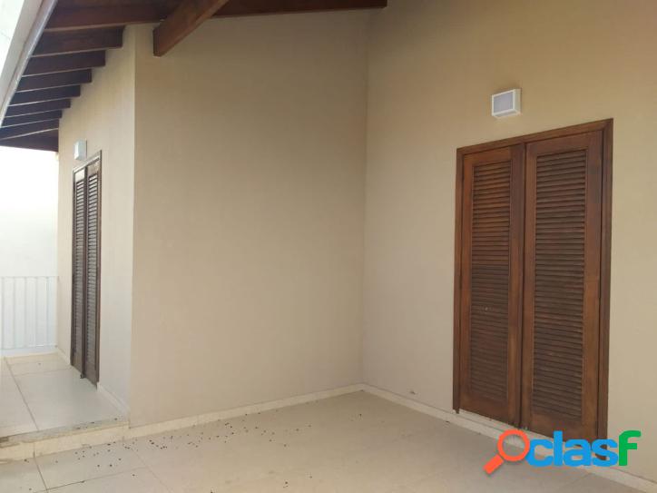 Casa com 4 dormitórios à venda, 297 m² por R$ 799.000,00