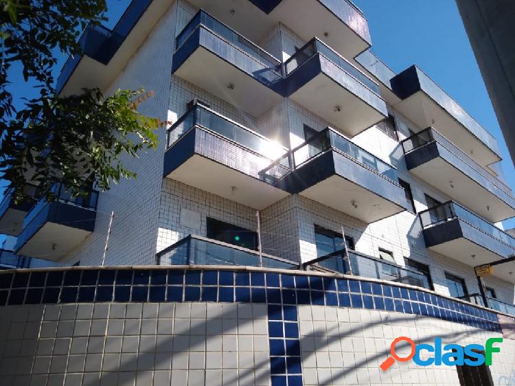 Em Cabo Frio apartamento de dois quartos na Vila Nova Cabo