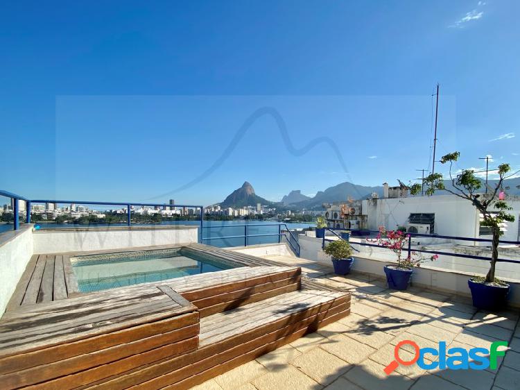 Espaçosa cobertura triplex com piscina à venda em Lagoa