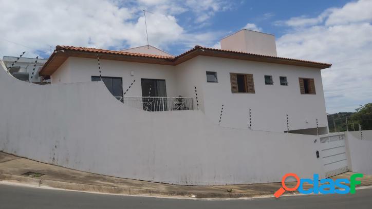 Sobrado com 3 dormitórios à venda, 131 m² por R$
