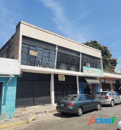 VENDO EDIFICIO CON 3 LOCALES COMERCIALES EN EN EL CENTRO DE