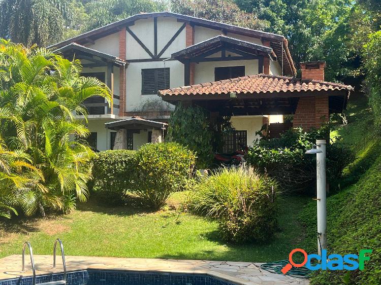 sobrado em condomínio fechado em Ibiúna