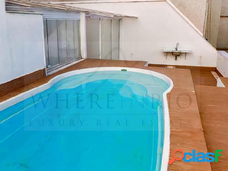 Cobertura duplex com piscina em prédio novo à venda em