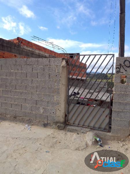 vende-se casa em Bom Jesus dos Perdões.