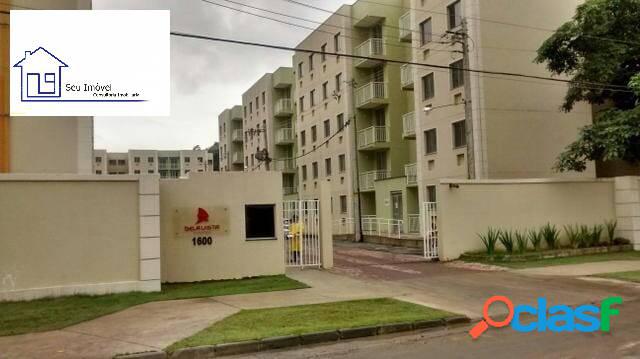 Bom apartamento térreo desocupado condomínio Bela Vista