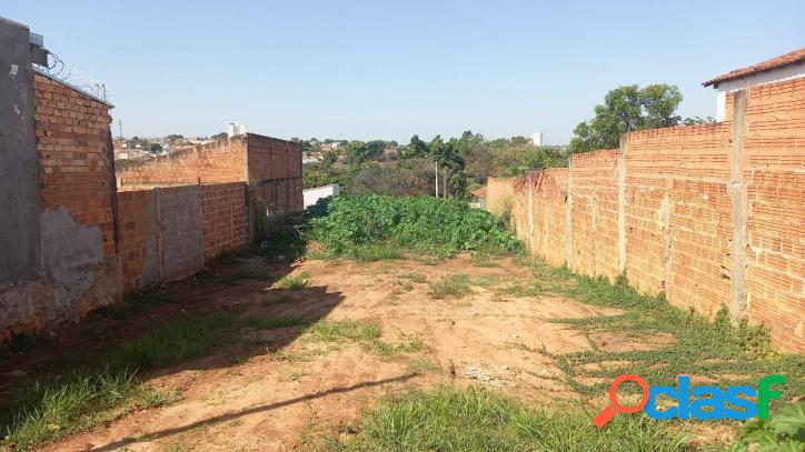 2 meio lotes com 150m² no Jardim Jussara