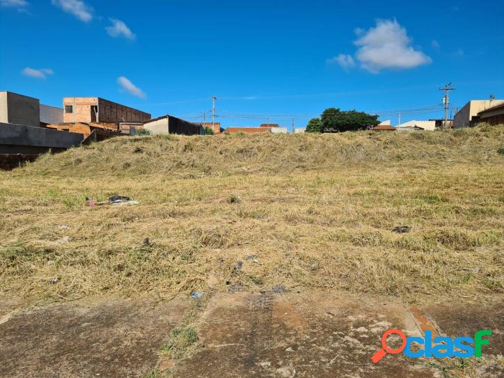 3 lotes planos com 150m² cada no Jardim Tv