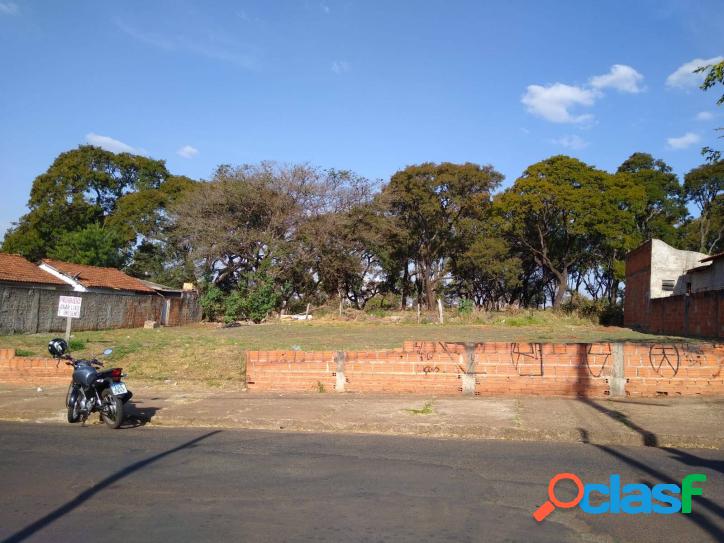3 lotes planos medindo 10x27 cada no Parque das Nações
