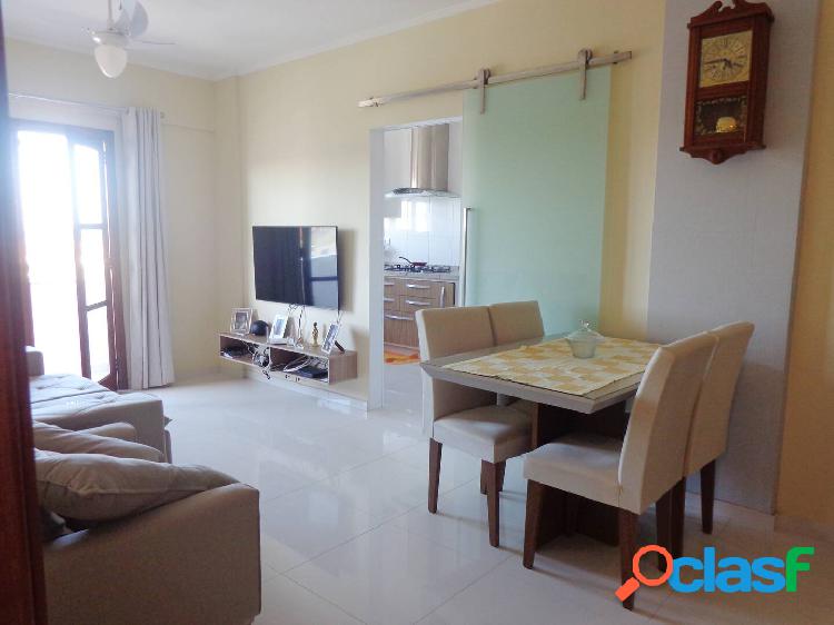 APARTAMENTO FRENTE AO MAR.