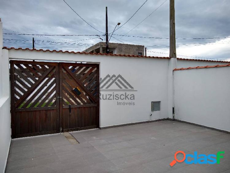 CASA COM PISCINA A VENDA EM ITANHAÉM - LADO PRAIA.