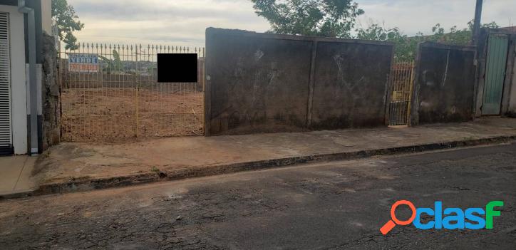 Terreno plano e encaixado com 242,00m² na Vila Paulista