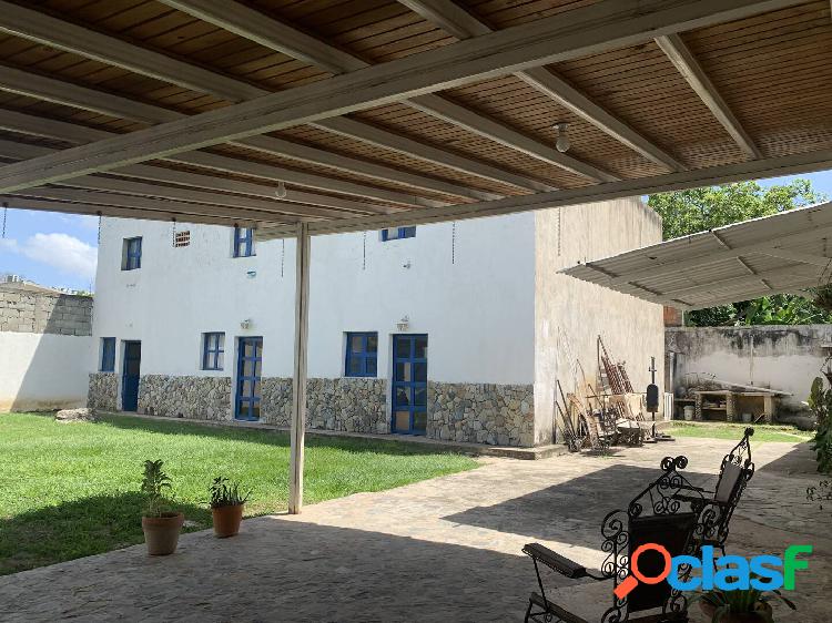 Parcela en venta en Las Morochas con construcción (500ms)