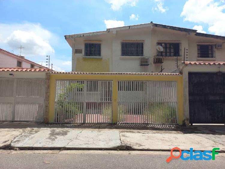 Alquiler Casa Comercial/Residencial. Av. 137 Prebo. Calle