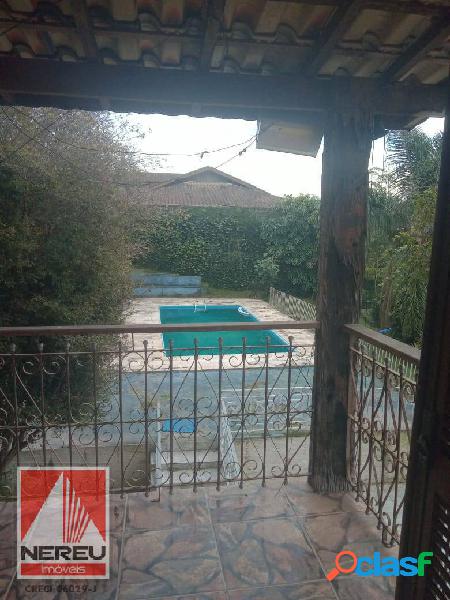 CHÁCARA COM PISCINA PRÓXIMA À RODOVIA