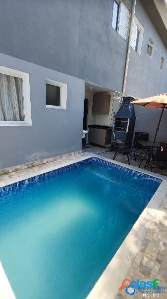 SOBRADO COM PISCINA EM COND FECHADO Á 400M DA PRAIA