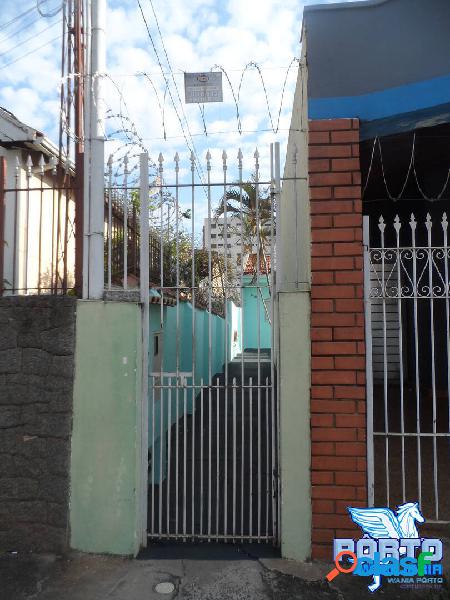 CENTRO 01 DORMITÓRIO CASA FUNDOS SEM GARAGEM
