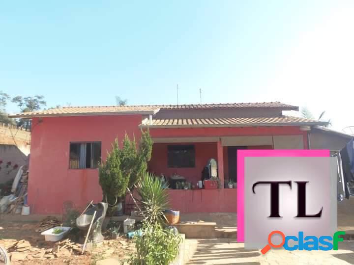 Chácara com casa e piscina para permuta em Poços
