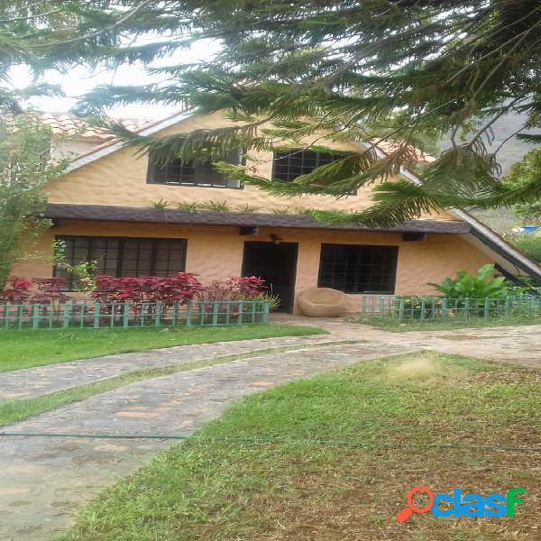 VENDO CASA TIPO CHALET EN LAS MOROCHAS CON PISCINA 1050MTS