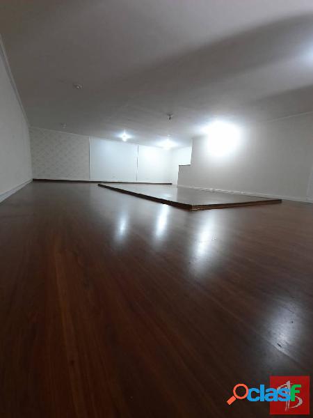 Excelente salão comercial com 2 banheiros e 75m² de