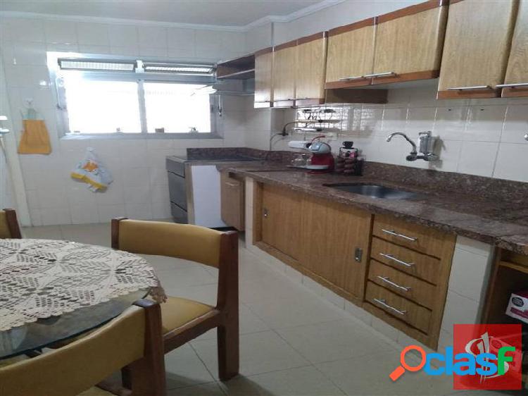Lindo apartamento na Mooca com living para ambiente duplo.