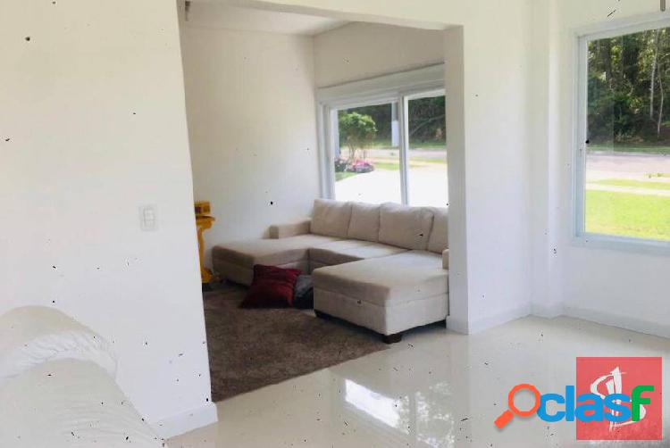 Maravilhosa casa em condomínio Reserva. 3 dormitórios.