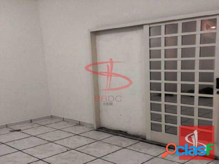 Prédio comercial com 380 metros.