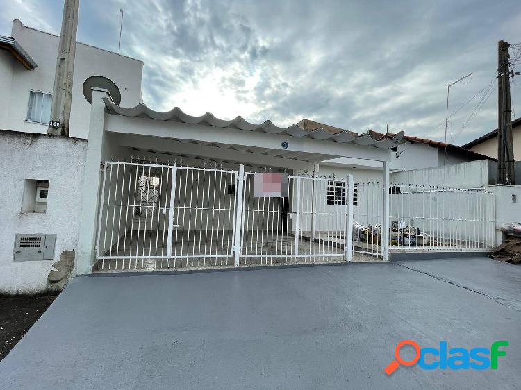 Vende-se casa de três dormitório no Santo Antônio em