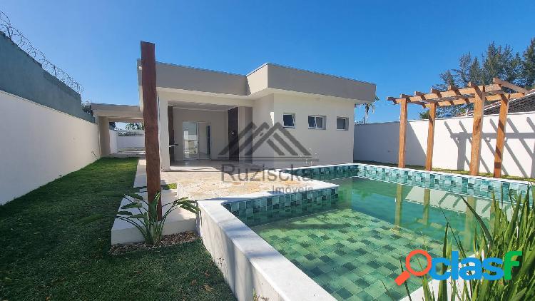 CASA COM EXCELENTE ACABAMENTO, PISCINA E 3 QUARTOS -