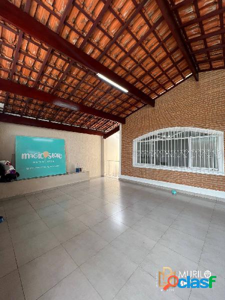 Casa com 3 Quartos para Venda 250m² Jardim Oriente