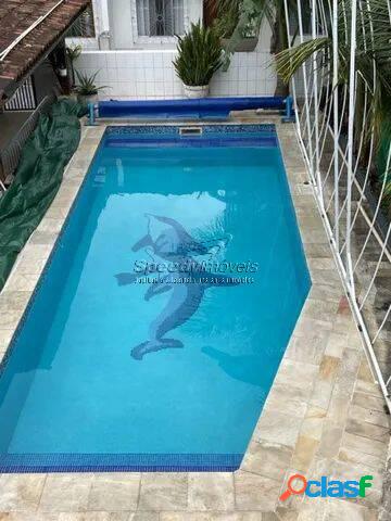 Casa em Santos á venda 3 dormitórios, piscina e 4 vagas.