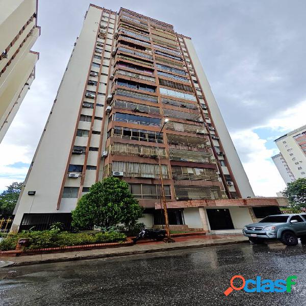 EN VENTA APARTAMENTO AMOBLADO EN RESD LOS MOROCHOS TORRE A