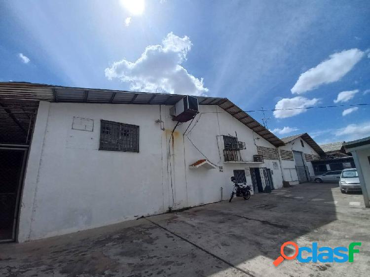 Imponente Nave Industrial en venta Av. Lisandro Alvarado